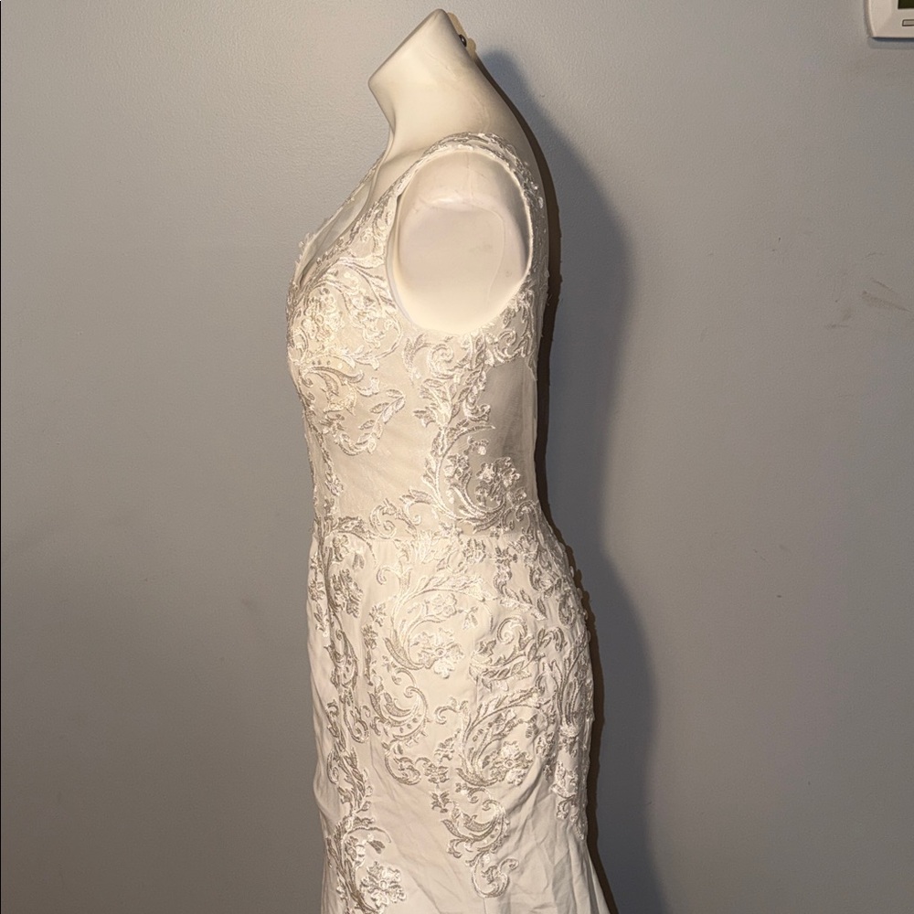 Ivory Lace Bridal Gown - Picture 8 of 16